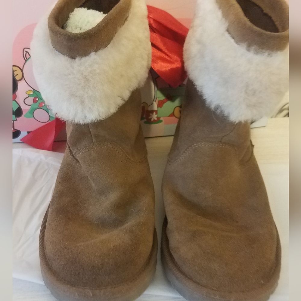 Ugg kids boots | size 3 | squirrel charm